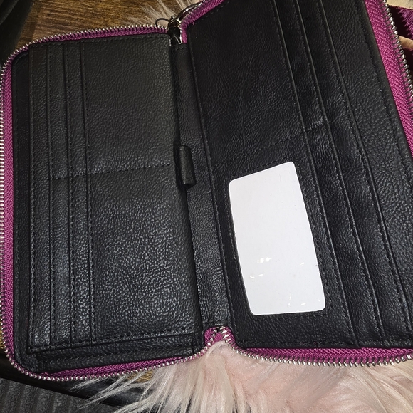 *SOLD* Steve madden dark fushia zip around wallet new with tags - Picture 3 of 4